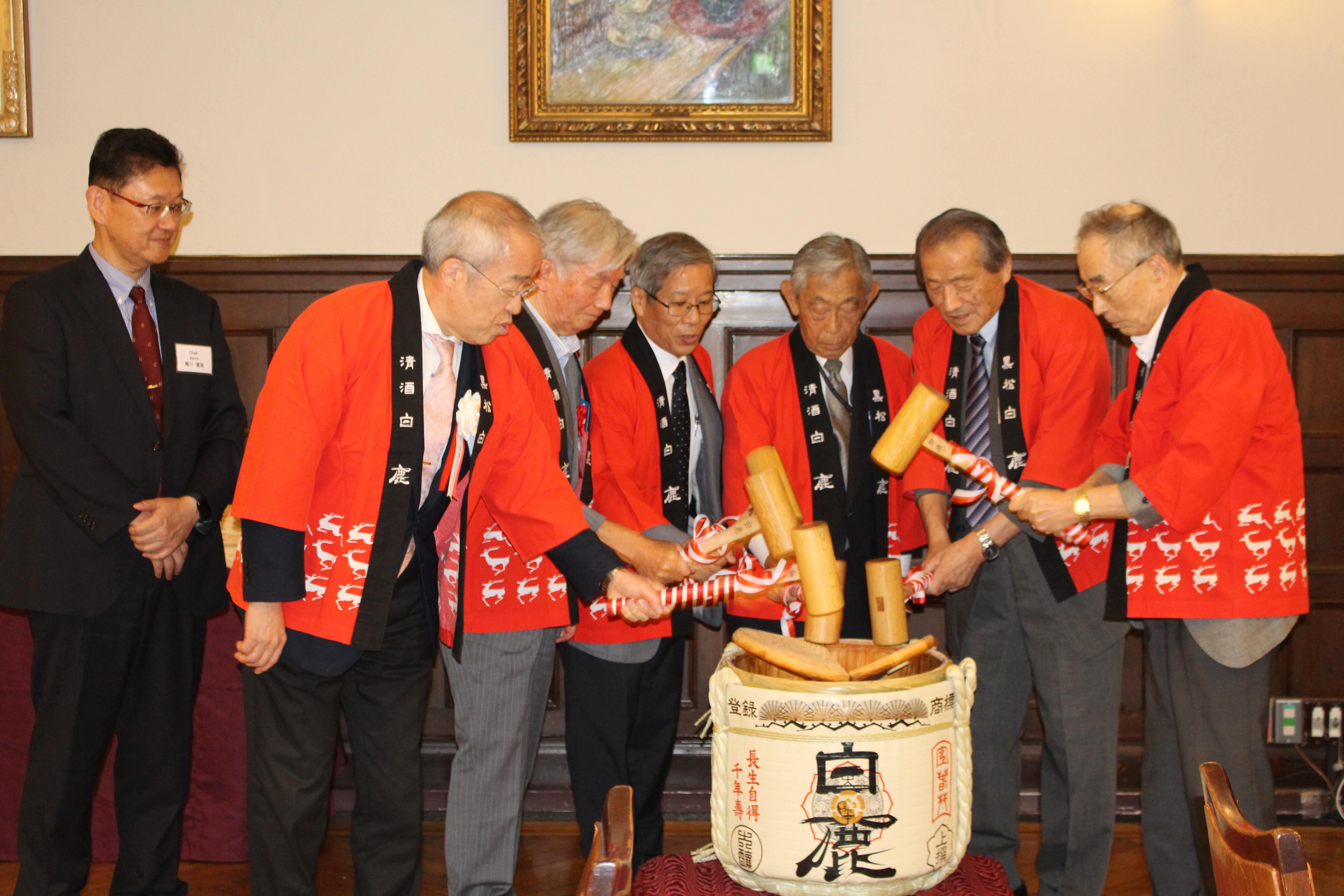 祝賀会での鏡割り